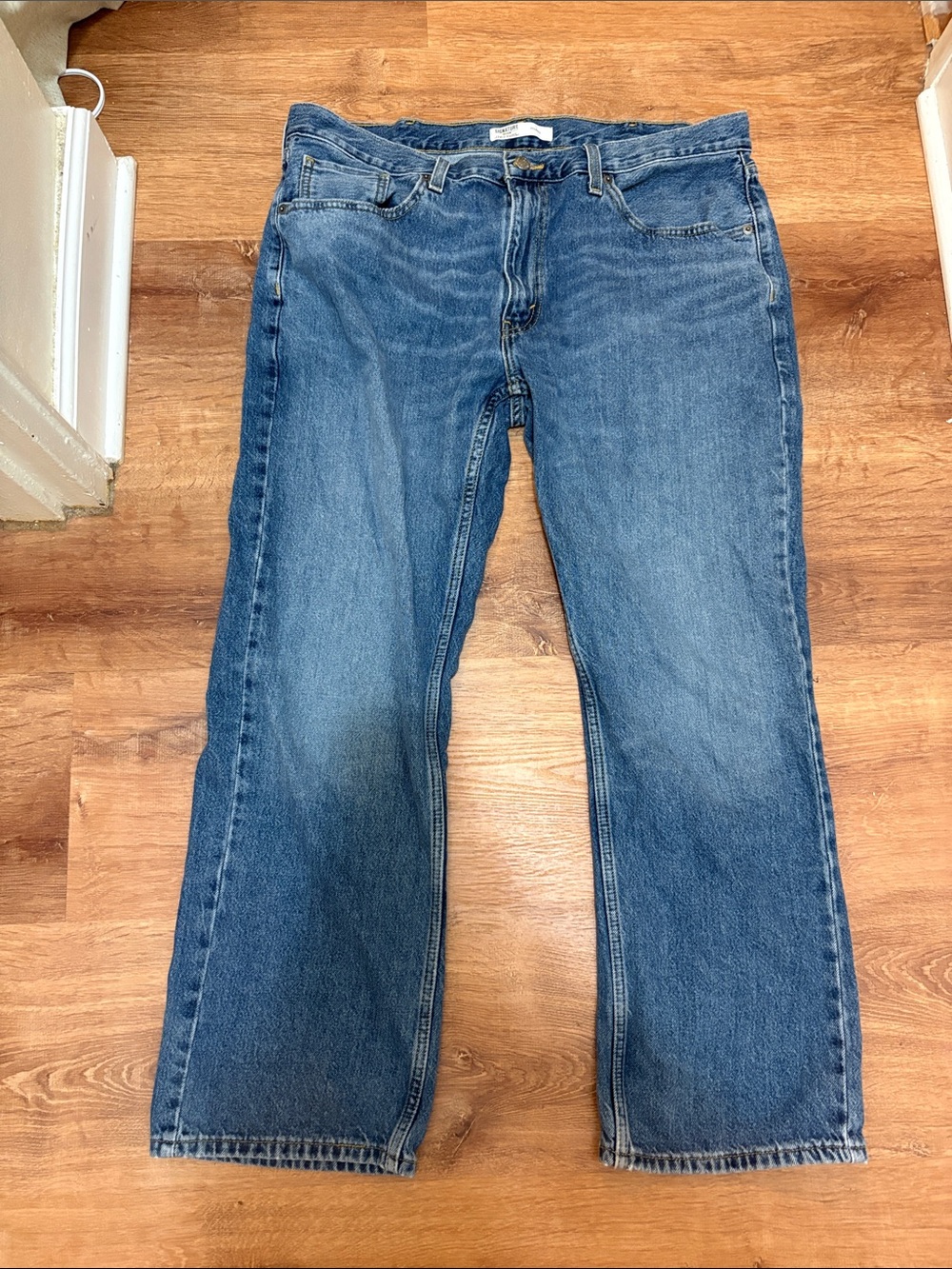 Signature by Levi Strauss Men's Bootcut Jeans Faded Blue Denim W38 L30